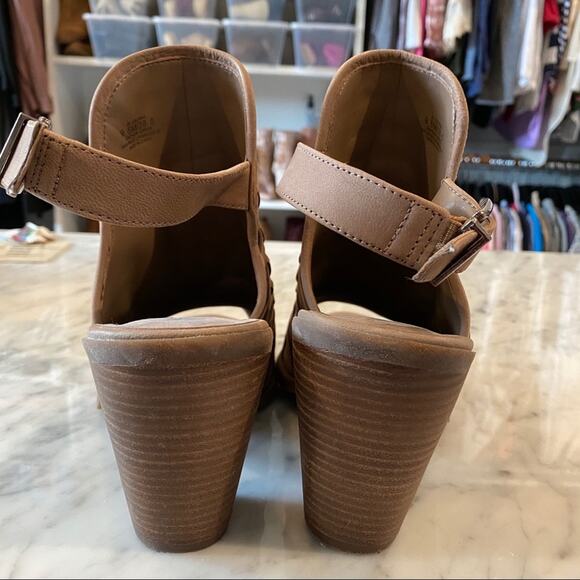 Jessica Simpson Women's Sling Back Woven Taupe Peep Toe Block Heals Size 9.5 - Picture 2 of 8